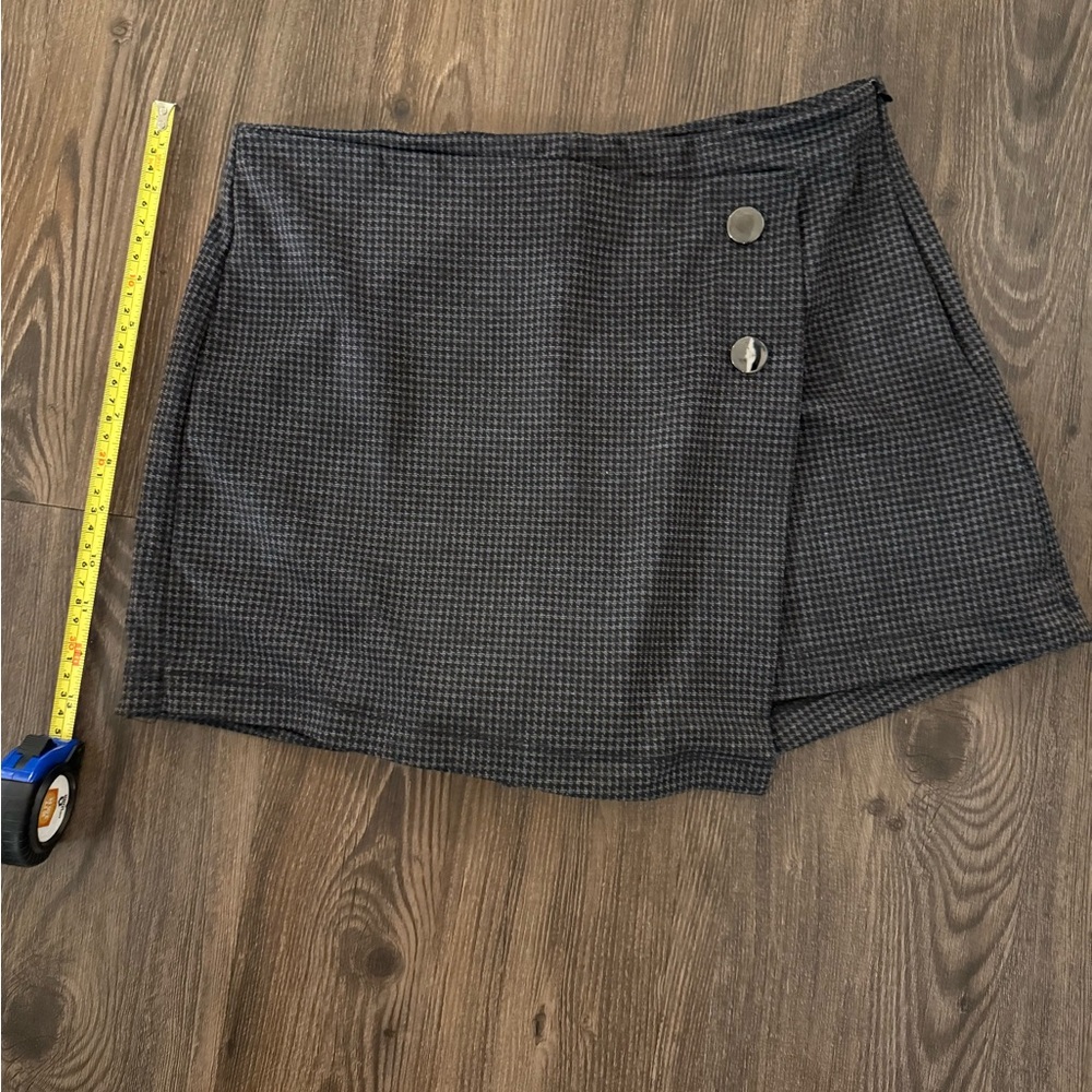 Black and Gray Houndstooth Skort